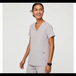 Figs Casma 3 pocket Scrub Top in Slate
